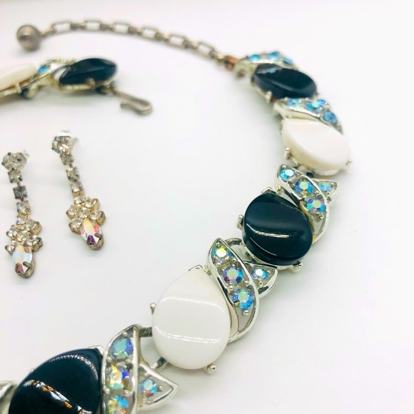 Vintage Thermoset Necklace & Rhinestone Earrings - Picture 4 of 15